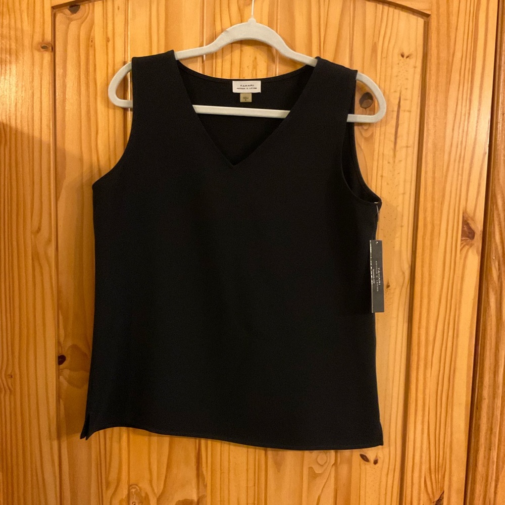 NWT Tahari brand. Navy V-neck sleeveless tunic. Size 8.